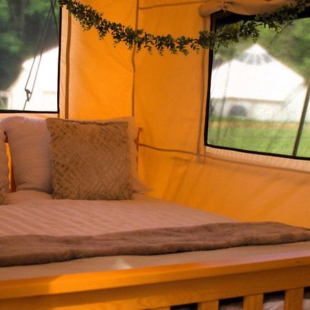 Bell Tent Village Ноттингем Экстерьер фото