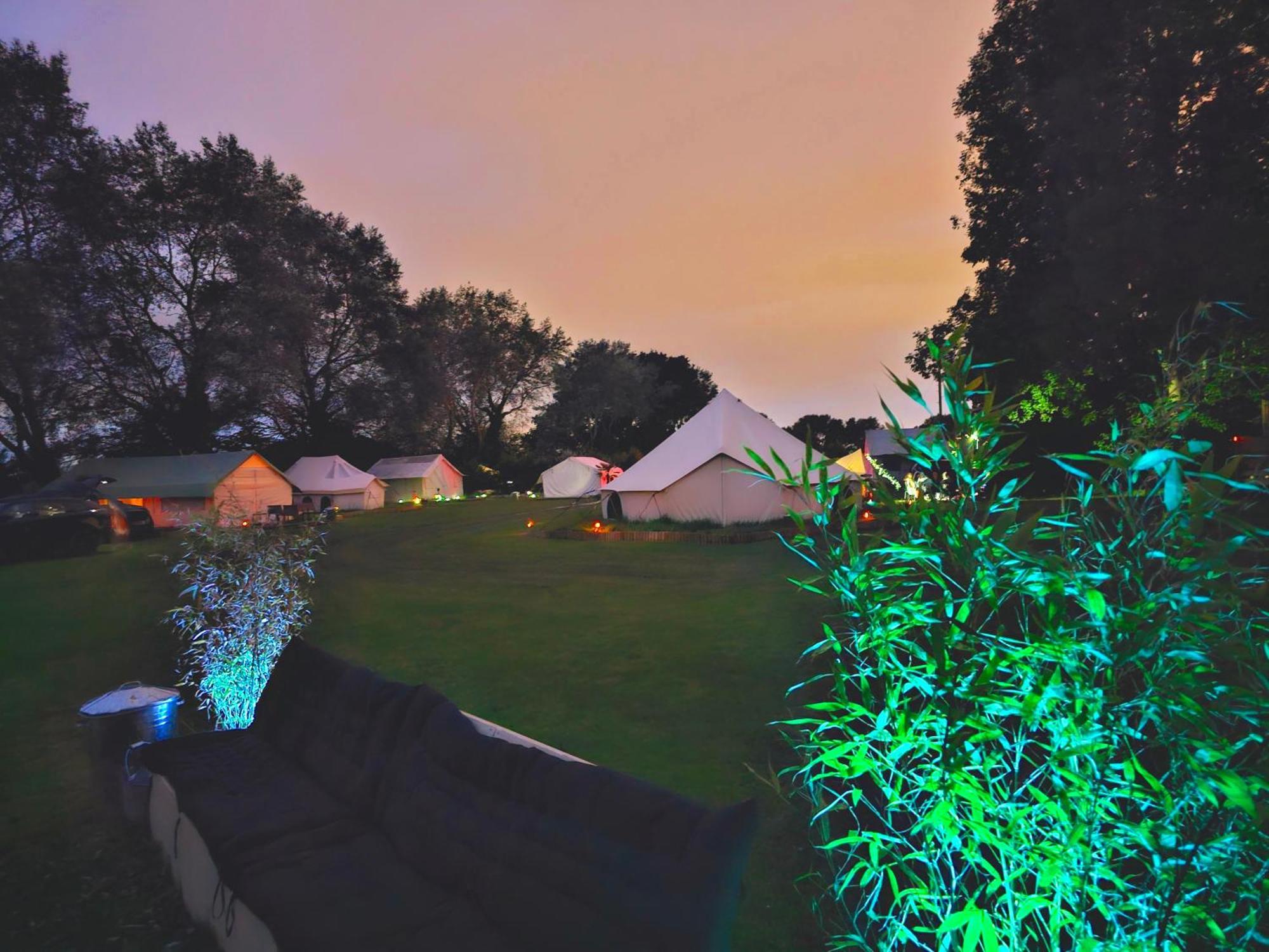 Bell Tent Village Ноттингем Экстерьер фото