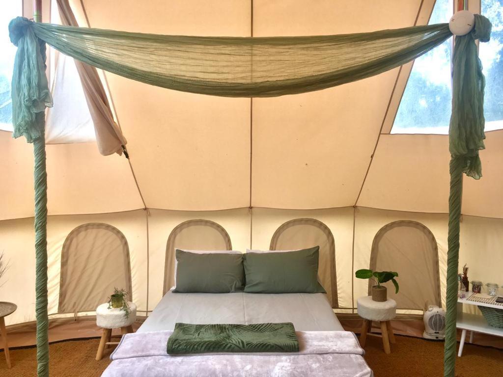 Bell Tent Village Ноттингем Экстерьер фото