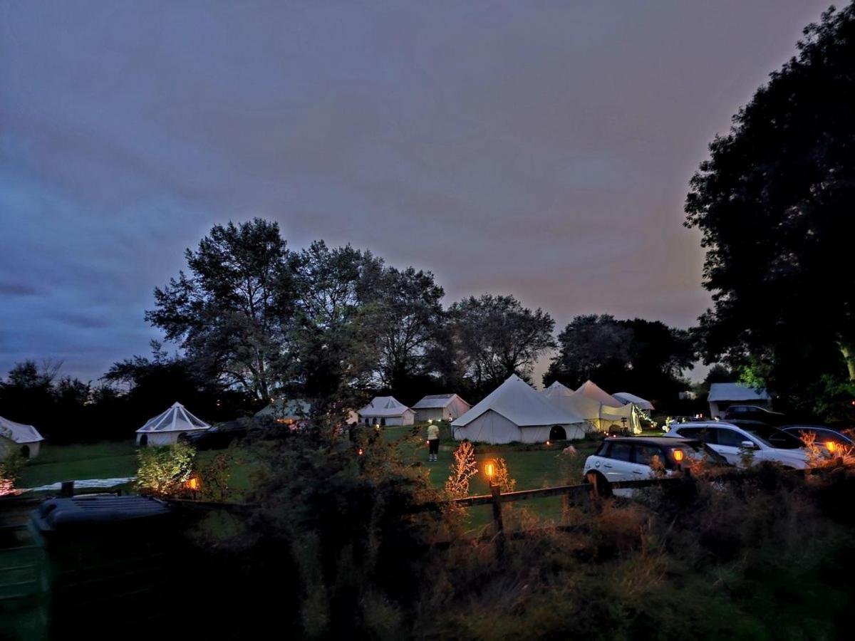 Bell Tent Village Ноттингем Экстерьер фото